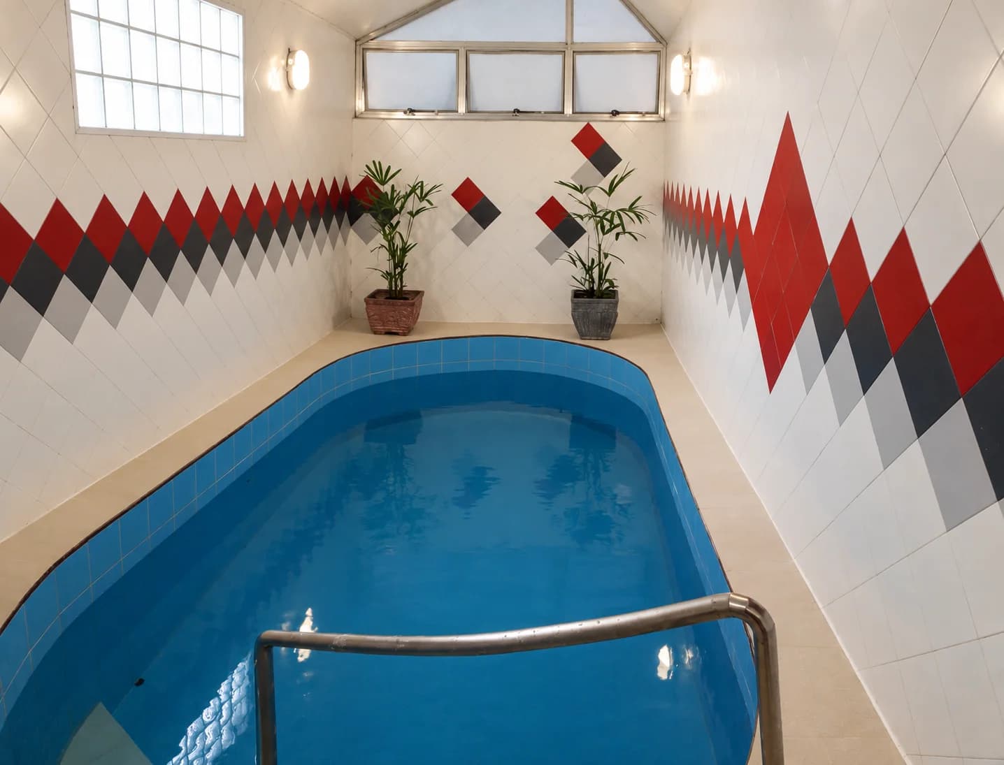 Piscina interna das instalações da Sauna Porto Alegre